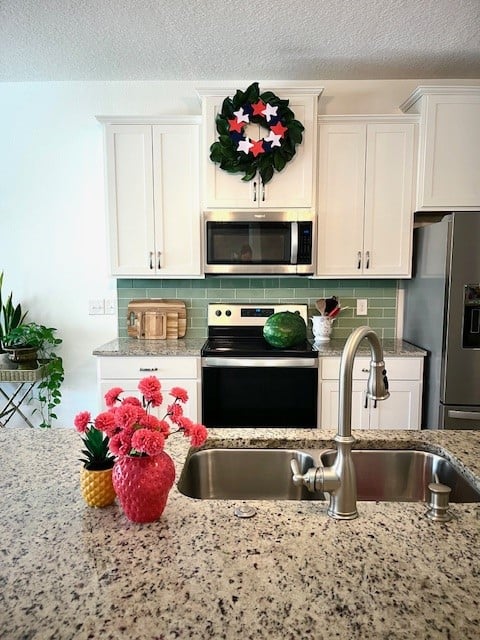 White kitchen with summer home decor