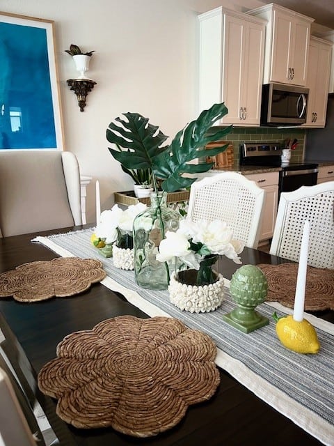 Summer home decor table setting